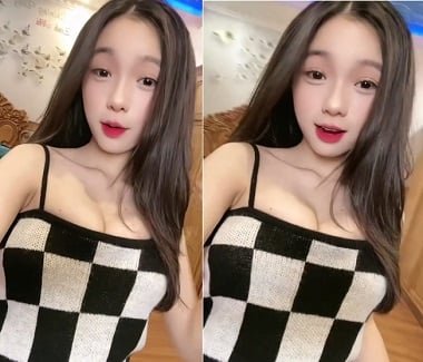 Địt em gái mặc áo caro trắng trong nhà vệ sinh